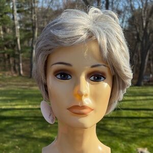 Front Lace‎ Short Light Grey Synthetic Hair Wig NWT